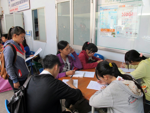 Sôi động việc làm thời vụ cuối năm